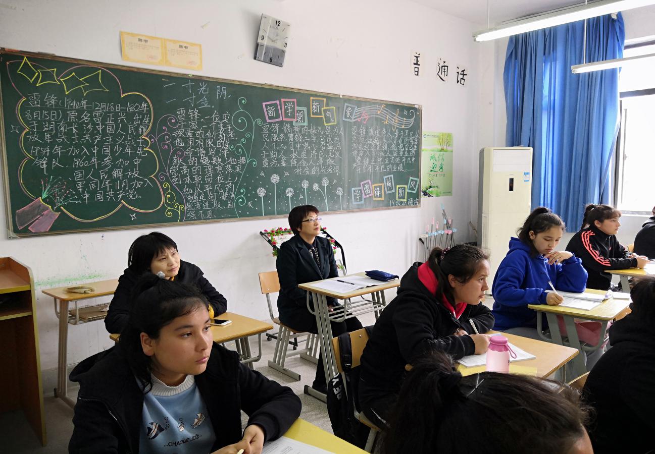 校领导检查思政课教学1.jpg 校领导检查思政课教学1.jpg